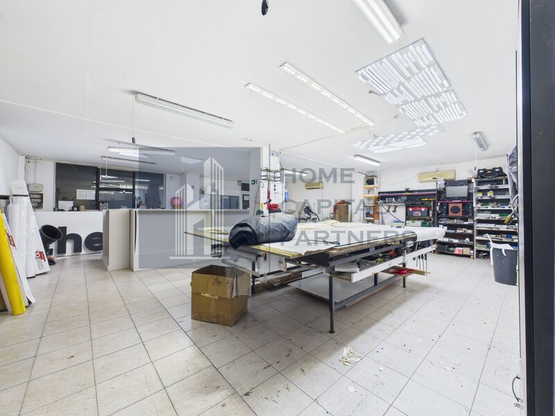 Spatiu comercial 726 mp  ideal pentru productie, birouri sau showroom